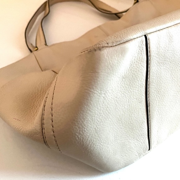 😍🌻. COACH #26368 Leather Beige Off-White Tote - Picture 4 of 16